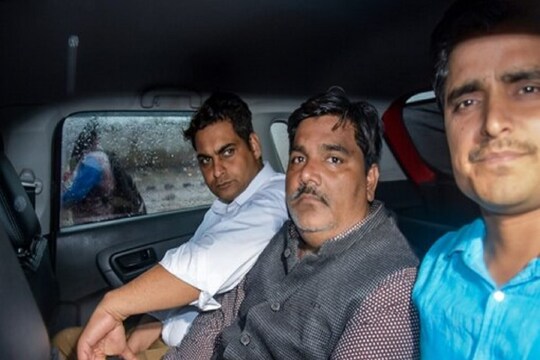 दिल्ली की निचली अदालत ने आम आदमी पार्टी के पूर्व पार्षद ताहिर हुसैन के खिलाफ दिल्ली दंगों के एक मामले में आरोप तय कर दिए हैं. 