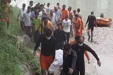 यमुना में नहा रहे 11 युवकों पर लाठी- डंडों से किया जानलेवा हमला, 5 की मौत