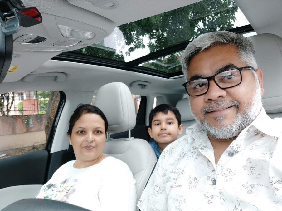 दरअसल, हरीश महाजन पेशे से एक रियल एस्टेट कारोबारी हैं जो कि चंडीगढ़ में देवभूमि रियाल एस्टेट नाम से अपनी कम्पनी रन करते हैं. उन्होंने न्यूयॉर्क की इंटरनेशनल लूनर लैंड्स सोसायटी के जरिये चांद के लेक ऑफ ड्रीम्स नामक स्थान पर एक एकड़ जमीन खरीदी है.