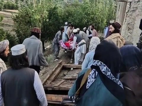 अफगानिस्तान: विनाशकारी भूकंप से 1 हजार लोगों ने गंवाई जान, मलबे में दबने से  1500 लोग घायल - afghanistan earthquake death toll rises to 950 many injured  – News18 हिंदी