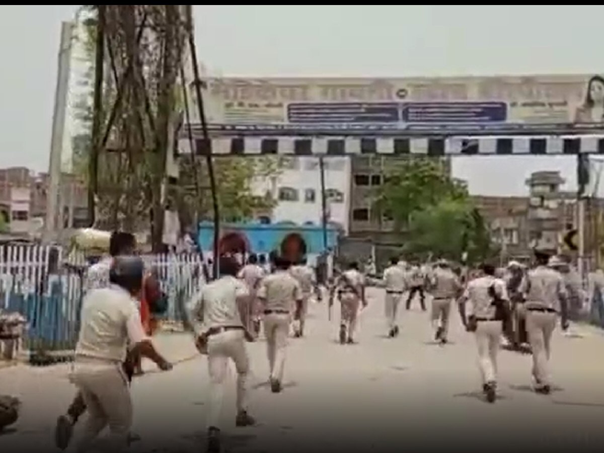 motihari News, Bihar News, Agneepath scheme protest, Agneepath scheme in army, Agneepath scheme in military, Rajnath Singh, Modi government, central government, Agneepath scheme, Agniveer scheme, Agneepath Agniveer and army, stone pelting on train, patna news, Bihar latest news, Bihar's latest news, Hindi news, Saptakranti Express, Stone pelting on police, अग्निपथ योजना, राजनाथ सिंह, मोदी सरकार, केंद्र सरकार, अग्निपथ योजना, अग्निवीर योजना, अग्निपथ अग्निवीर और सेना, ट्रेन पर पथराव, पटना समाचार, बिहार की खबरें बिहार की ताजा खबरें, हिंदी समाचार, सप्तक्रांति एक्स्प्रेस, पुलिस पर पथराव