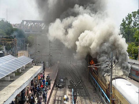 अग्निपथ योजना को लेकर देशभर में हुए हिंसक विरोध प्रदर्शन के बाद 1000 से अधिक उपद्रवियों की गिरफ्तारी हुई है. (File Photo)