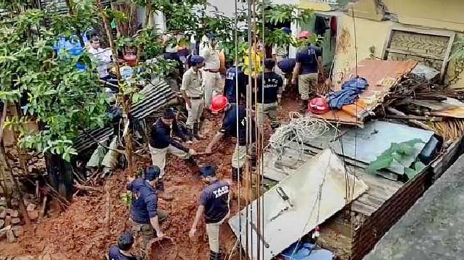 बाढ़ और भूस्खलन की समस्या से निपटने के लिए प्रशासन ने 16 अलग अलग राहत शिवरों में 1224 लोगों को ठहराया है.