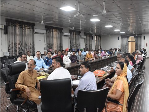 इस दौरान सत्ती ने आम आदमी पार्टी के राष्ट्रीय संयोजक और दिल्ली के मुख्यमंत्री अरविंद केजरीवाल को भी अपनी जानकारी सुधारने की नसीहत दी.