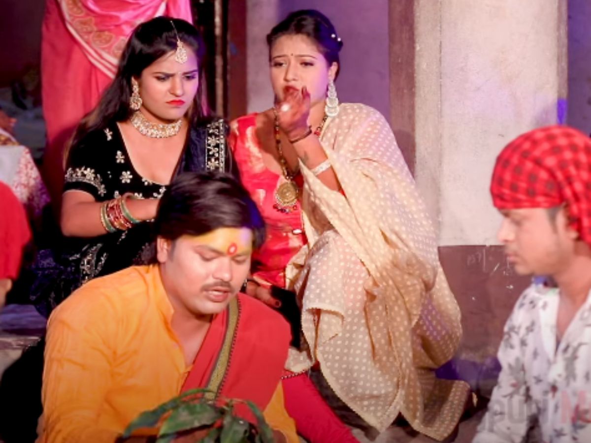Bhojpuri Song: अराध्या श्रीवास्तव ने 'तिलकहरू' सुनाई जमकर गालियां! फैंस को पसंद आया अंकित पीयूष का गाना - bhojpuri gana tilkahru video singer nandini sharma ankit piyush latest ...