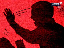 छत से लटकाकर युवक को पीटने का VIDEO VIRAL, जमकर बरसाए लाठी-डंडे