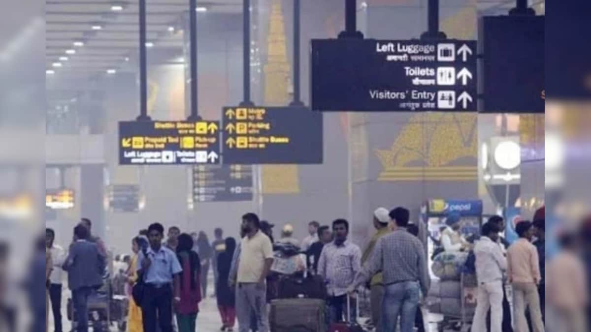 दिल्ली हवाई अड्डे पर CISF ने 4 लोगों को किया गिरफ्तार 59 लाख रुपये की विदेशी मुद्रा की बरामद