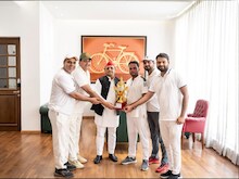क्रिकेट मैदान पर भिड़े यूपी के विधायक, सपा की टीम ने BJP विधायकों को दी मात