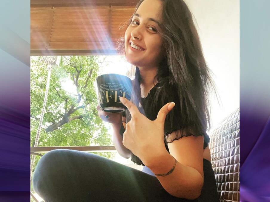  इसी बीच अब काजल राघवानी ने इंस्टाग्राम (Kajal Raghwani Instagram) पर अपनी क्यूट तस्वीरें शेयर की है, जिसमें उनका मॉर्निंग लुक फैंस को उनका कायल बना रहा है. इसमें उनकी नेचुरल ब्यूटी (Kajal Raghwani Natural Beauty) देखने के लिए मिल रही है. फोटोज में उन्हें कैजुअल आउटफिट में देखा जा सकता है.