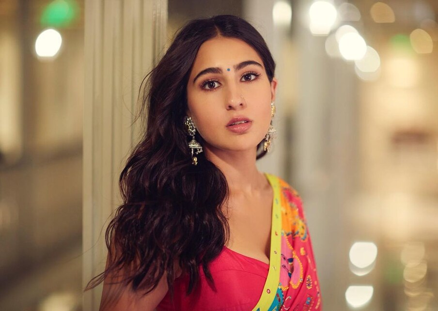  अब काम की बात करें तो, सारा इन दिनों अपने वर्ककमिटमेंट्स की वजह से लंदन में हैं. इससे पहले जून में सारा को आईफा अवॉर्ड्स 2022 में परफॉर्म करते हुए देखा गय था. जो अबू धाबी में आयोजित किया गया था. (फोटो साभार इंस्टाग्राम @saraalikhan95)