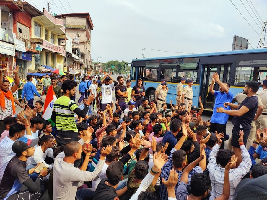  धर्मशाला. हाल ही में केंद्र सरकार की ओर से भारतीय सेना से जुड़ी अग्निपथ योजना का हिमाचल प्रदेश में विरोध शुरू हो गया है.