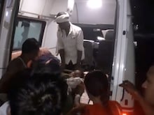 बेतिया में तेज आंधी से निजी स्कूल की छत गिरी, मची भगदड़ में 15 छात्र घायल