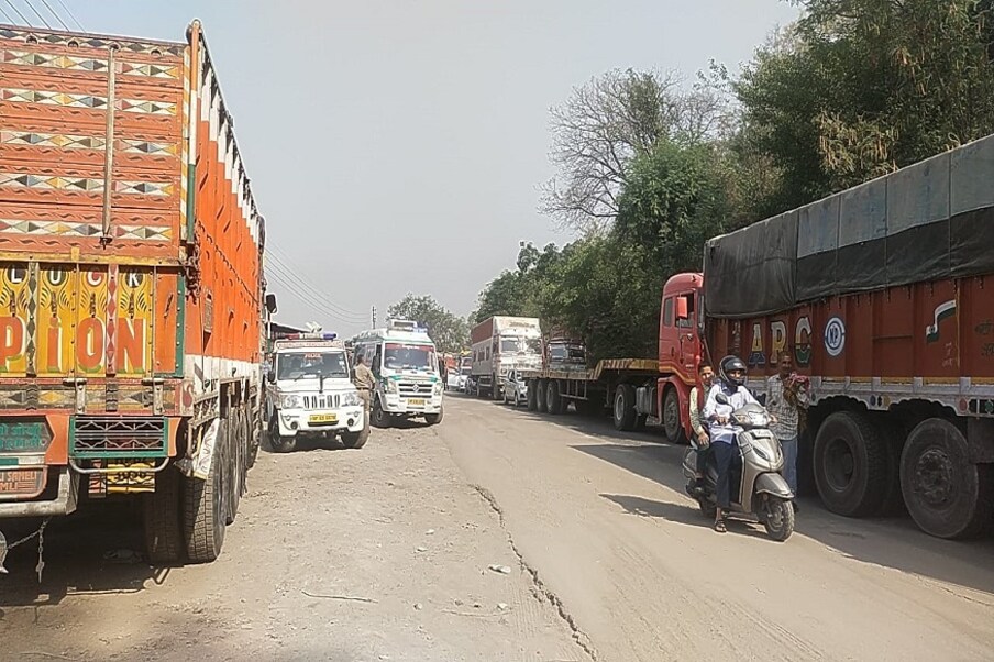  वहीं हादसे के बाद बिलासपुर में स्वास्थ्य विभाग की एक लापरवाही सामने आई है. एक घायल मरीज को आपातकालीन 108 में चंडीगढ़ के लिए रेफर किया गया जिसमें हूटर ही नहीं था.