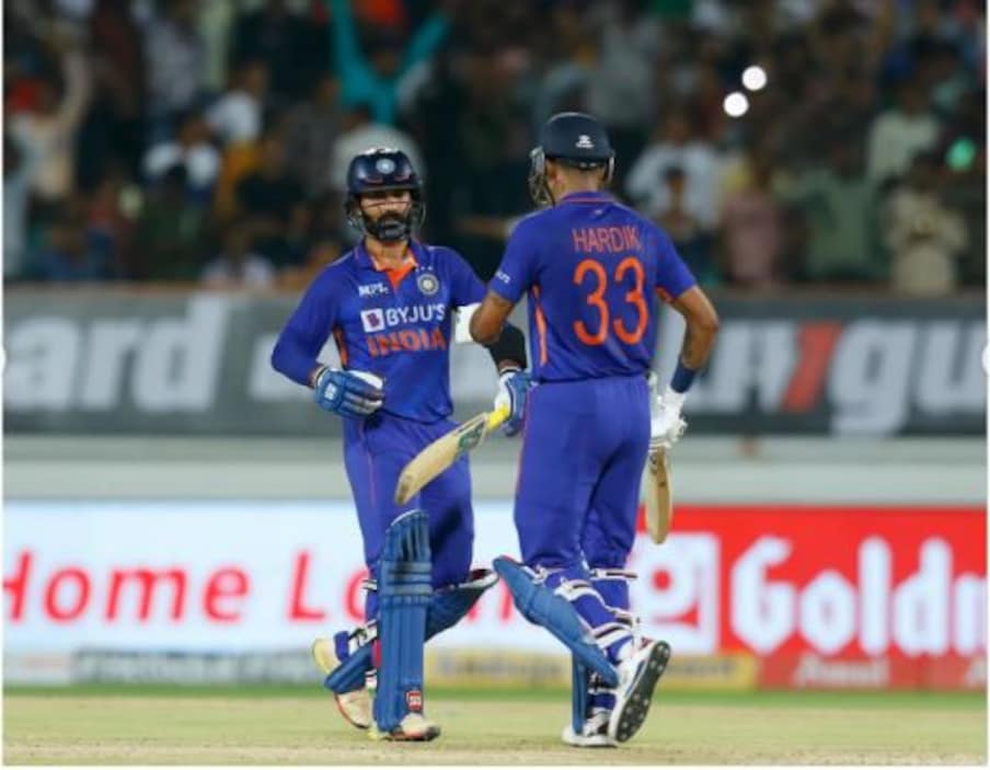 दिनेश कार्तिक का अर्धशतक उस समय आया, जब टीम इंडिया एक समय 81 रन पर 4 विकेट गंवाकर मुश्किल में दिखाई दे रही थी. उन्होंने बेहतरीन पारी खेलकर टीम इंडिया का स्कोर 20 ओवर में 6 विकेट पर 169 रन तक पहुंचाने में अहम भूमिका निभाई. (Instagram)