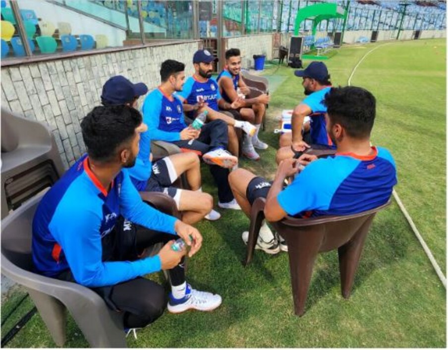  दिनेश कार्तिक टी20 अंतरराष्ट्रीय क्रिकेट में छठे या उससे निचले क्रम पर उतरकर सबसे बड़ी पारी खेलने वाले भारतीय बल्लेबाज बन गए हैं. इससे पहले एमएस धोनी ने 2018 में सेंचुरियन में दक्षिण अफ्रीका के खिलाफ 43 गेंदों पर नाबाद 52 रन की पारी खेली थी. (Instagram)