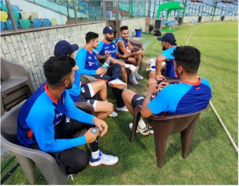 दिनेश कार्तिक टी20 अंतरराष्ट्रीय क्रिकेट में छठे या उससे निचले क्रम पर उतरकर सबसे बड़ी पारी खेलने वाले भारतीय बल्लेबाज बन गए हैं. इससे पहले एमएस धोनी ने 2018 में सेंचुरियन में दक्षिण अफ्रीका के खिलाफ 43 गेंदों पर नाबाद 52 रन की पारी खेली थी. (Instagram)