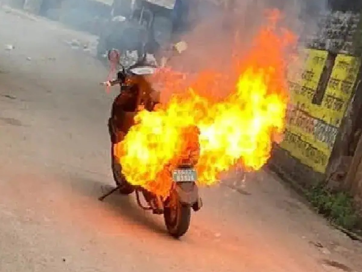 Скутер fire. Скутер фаер. Скутер фаер фото. Scooter Fire прикол. BYD ev on Fire.