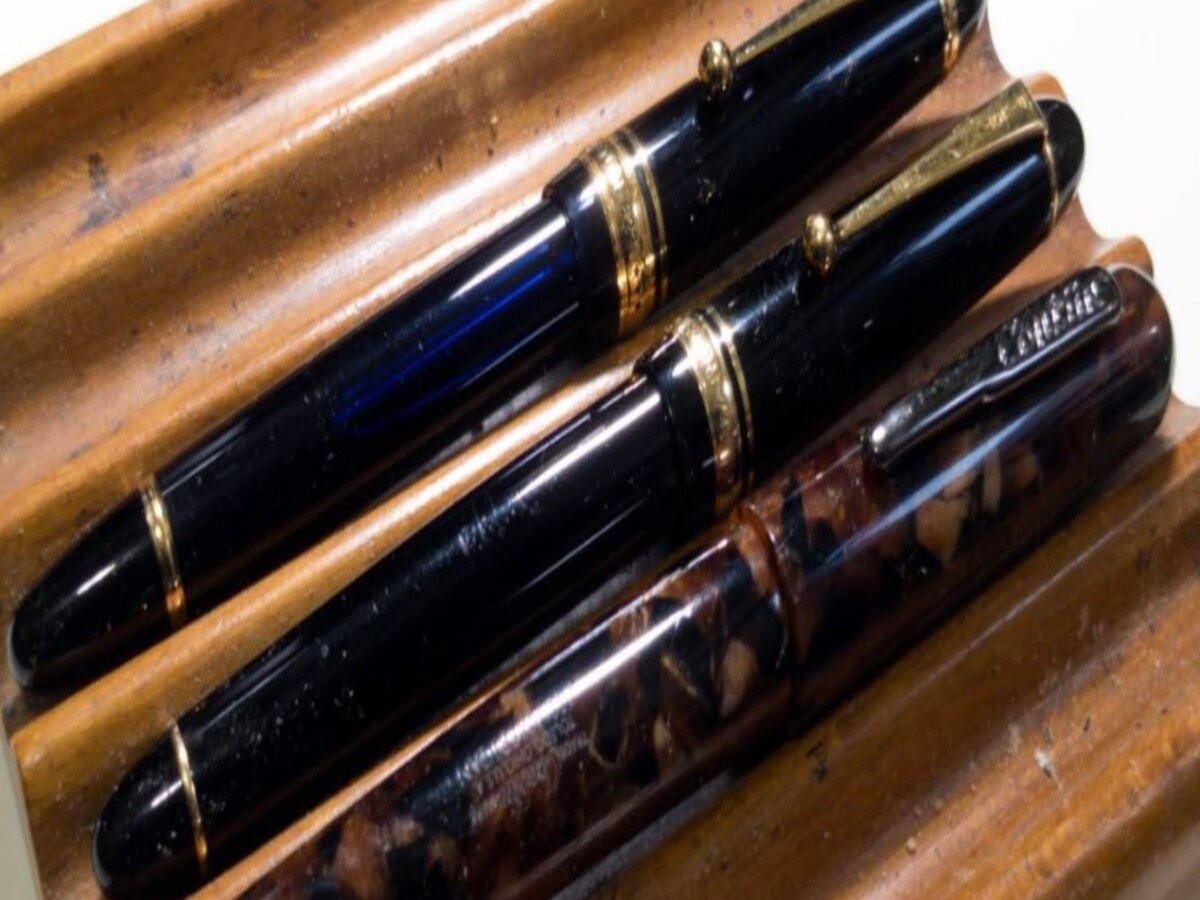 आखिर प्लेन में क्यों नहीं ले जाने देते हैं फाउंटेन पेन? उड़ान से पहले