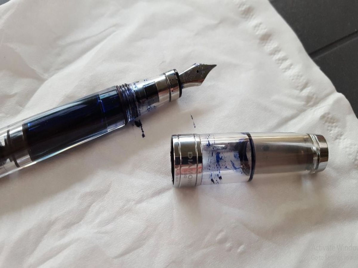 आखिर प्लेन में क्यों नहीं ले जाने देते हैं फाउंटेन पेन? उड़ान से पहले