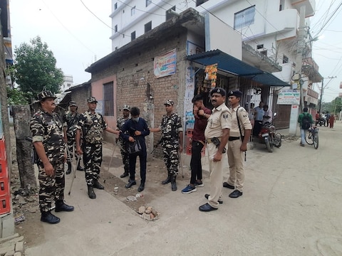 हाजीपुर पुलिस ने देह व्‍यापार के बड़े रैकेट का खुलासा किया है. (न्‍यूज 18 हिन्‍दी)