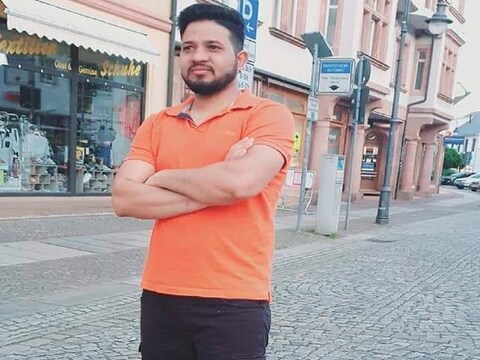 संदीप जब काम से कुछ डिलीवरी देने जा रहा था तो उसकी लूट के इरादे से हत्या कर दी गई.