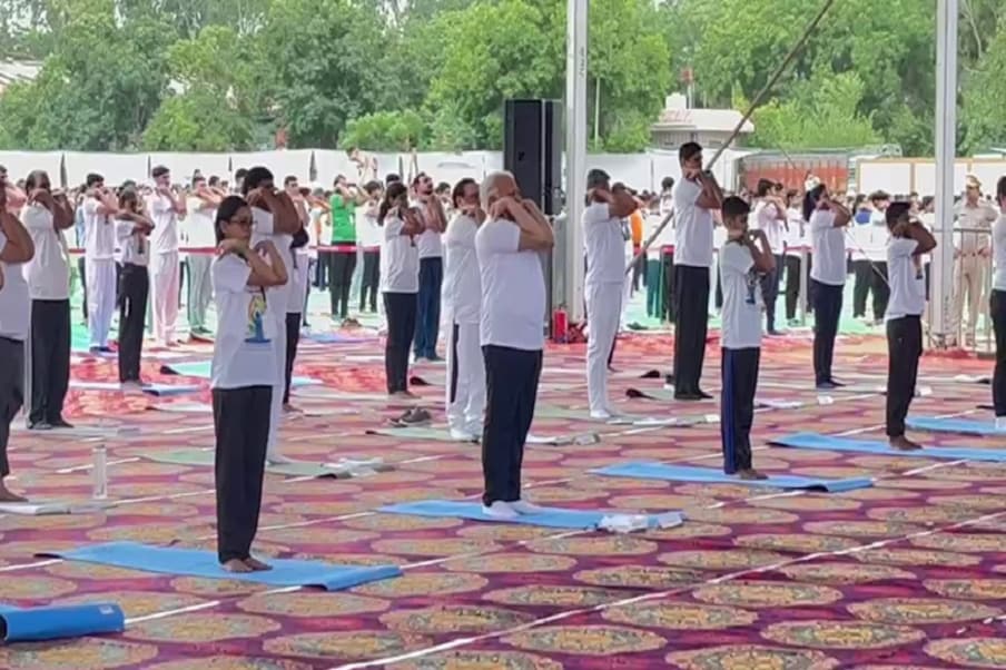 वहीं सीएम ने कहा कि कोविड में ऑक्सीजन की बहुत कमी हुई. इस बार हर व्यक्ति एक पेड़ जरूर लगाए और उसे बड़ा करे ताकि वह जीवनभर आपको ऑक्सीजन दे सके.