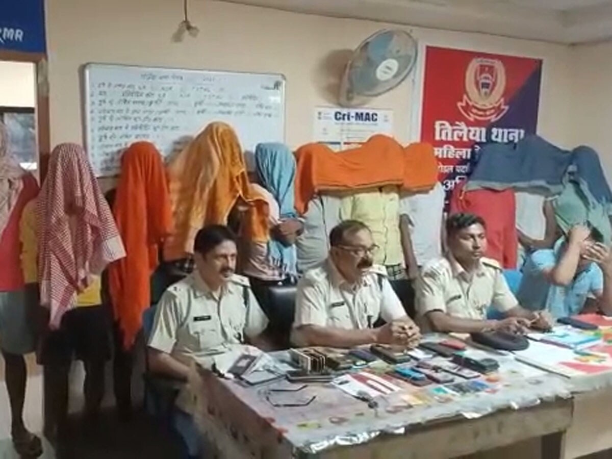 साइबर ठगी का 'Adult तरीका'! गंदी वेबसाइट के जाल में फांस कर लोगों से ऐंठते  थे रुपये, पूरा गिरोह चढ़ा पुलिस के हत्थे - kodarma police arrest whole gang  cheated people by