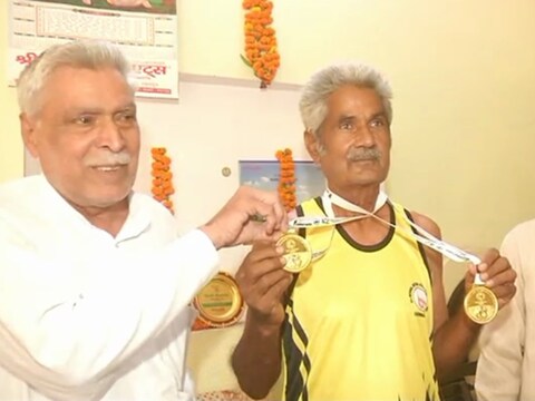 हरबीर सिंह के कारनामे पर अब पूरे गांव में जश्न मनाया जा रहा है. लोगों ने उनका स्वागत ढोल नगाड़ाें और फूल मालाओं के साथ किया.