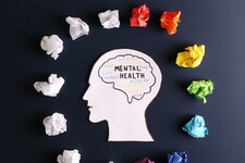 बिगड़ते मानसिक स्वास्थ्य के 5 लक्षण जिन्हें ना करें नजरअंदाज