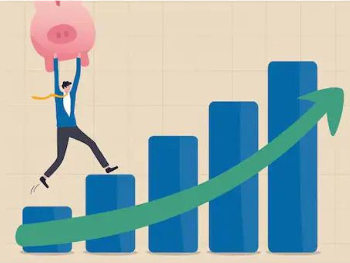  भारत में 10 रुपए से कम कीमत वाले स्टॉक्स को पेनी स्टॉक (Penny Stock) कहते हैं. पेनी स्‍टॉक की लिक्वीडिटी कम होती है. इनको खरीदना बहुत रिस्की माना जाता है. हालांकि, ये स्टॉक्स हाई रिटर्न देने के लिए जाने जाते हैं. ये थोड़े ही समय में निवेशक के वारे-न्‍यारे भी कर देते हैं और उसे अर्श से फर्श पर भी ले आते हैं. आज हम आपको ऐसे पांच पेनी स्‍टॉक्‍स के बारे में बता रहे हैं जिन्‍होंने वर्ष 2022 में मल्‍टीबैगर रिटर्न (Multibagger Return) निवेशकों को दिया है.