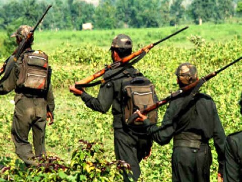 बिहार में 5 लाख रुपये के इनामी समेत 5 कुख्‍यात नक्‍सलियों ने सुरक्षाबलों के समक्ष सरेंडर किया है. (न्‍यूज 18 हिन्‍दी)