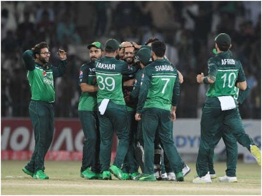 PAK vs WI 2nd ODI: पाकिस्तान ने वनडे सीरीज पर कब्जा कर लिया है. (AFP)