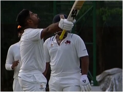 Ranji Trophy Quarterfinal: मुंबई के बल्लेबाज सुवेद पारकर ने उत्तराखंड के खिलाफ दोहरा शतक लगाया. वो डेब्यू पर डबल सेंचुरी लगाने वाले मुंबई के दूसरे खिलाड़ी हैं. (PC-BCCI Domestic cricket)