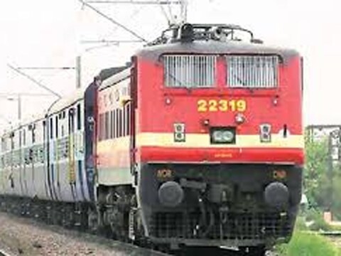 हिंसक विरोध प्रदर्शन को देखते हुए पूर्व मध्य रेलवे ने आज तमाम ट्रेनें रद्द कर दीं हैं. फाइल फोटो
