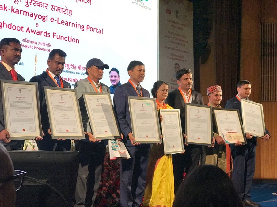  प्रेम लाल को भारत सरकार ने 28 जून 2022 का मेघदूत अवार्ड से सम्मानित किया है. इससे पहले प्रेम लाल को 17 अक्तूबर 2021 को विभाग की तरफ से डाक सेवा अवार्ड मिल चुका है. यह अवार्ड मिलने के बाद ही उनका नाम मेघदूत अवार्ड के लिए भेजा गया था, जिसपर भारत सरकार ने अब इस सम्मान से नवाजा है.