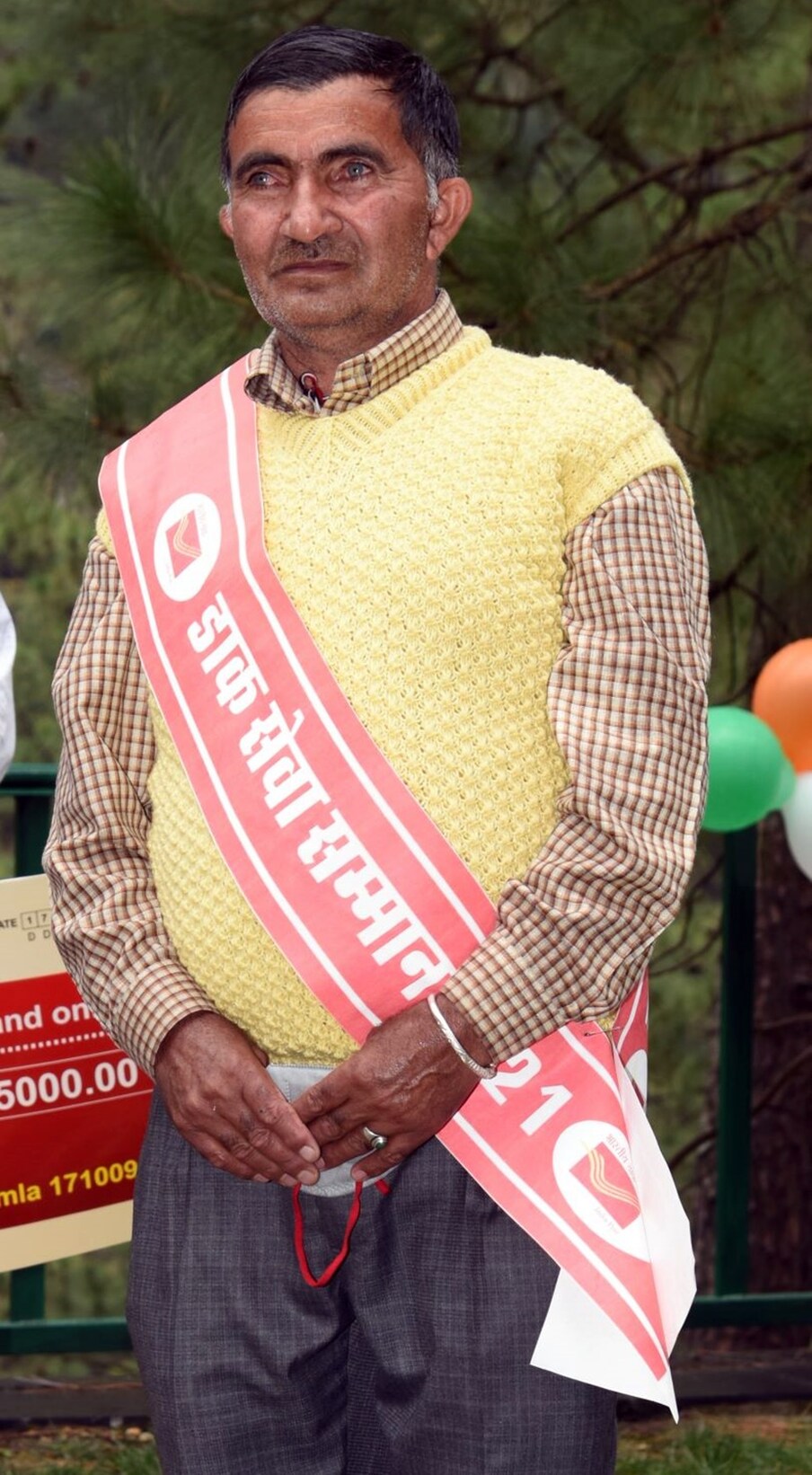  साढ़े चार घंटों की पैदल यात्रा के बाद दोपहर 1.30 बजे शालग्रां पहुंचता है. आधे घंटे के अंतराल में थोड़ा विश्राम करता है और फिर शालग्रां से डाक का दूसरा थैला उठाकर वापिस उदयपुर के लिए निकल पड़ता है. शाम करीब साढ़े 6 बजे उदयपुर पहुंचता है और डाक छोड़ने के बाद अपने घर जा पाता है.