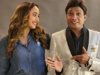  हालांकि, उन्होंने ये नहीं बताएगा कि उनका नया प्रोजेक्ट कोई फिल्म होगी या म्यूजिक एल्बम होगा. बहरहाल, जो भी होगा वे इस बारे में जल्द ही अपडेट करेंगी. (Photo Credit- Rani Chatterjee Instagram)