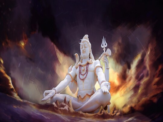 शिवलिंग की पूजा करने के बाद मृत्‍युंजय मंत्र का जाप करना चाहिए. (Image-shutterstock)