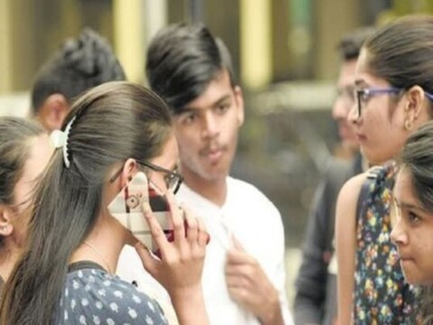 दूरसंचार कंपनियों ने 2021 में दो बार अपने टैरिफ में बढ़ोतरी की थी. 