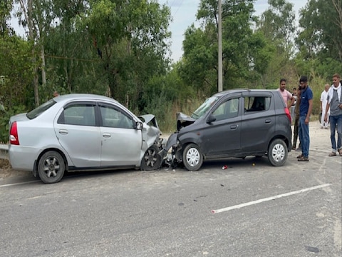 ऊना में दो कारों में आमने-सामने टक्कर हो गई. हादसे में दोनों कारों में सवार 9 लोग घायल हुए हैं. 
