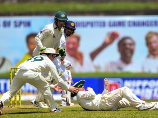 SL vs AUS 1st Test: डेविड वॉर्नर ने शानदार कैच पकड़ा. (AFP)