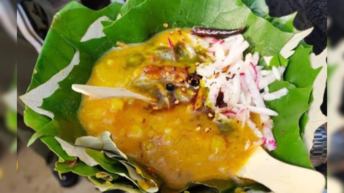 देहरादून में करारी खस्ता-छोले के लिए मशहूर ये दुकान 60 साल से नहीं बदला स्वाद
