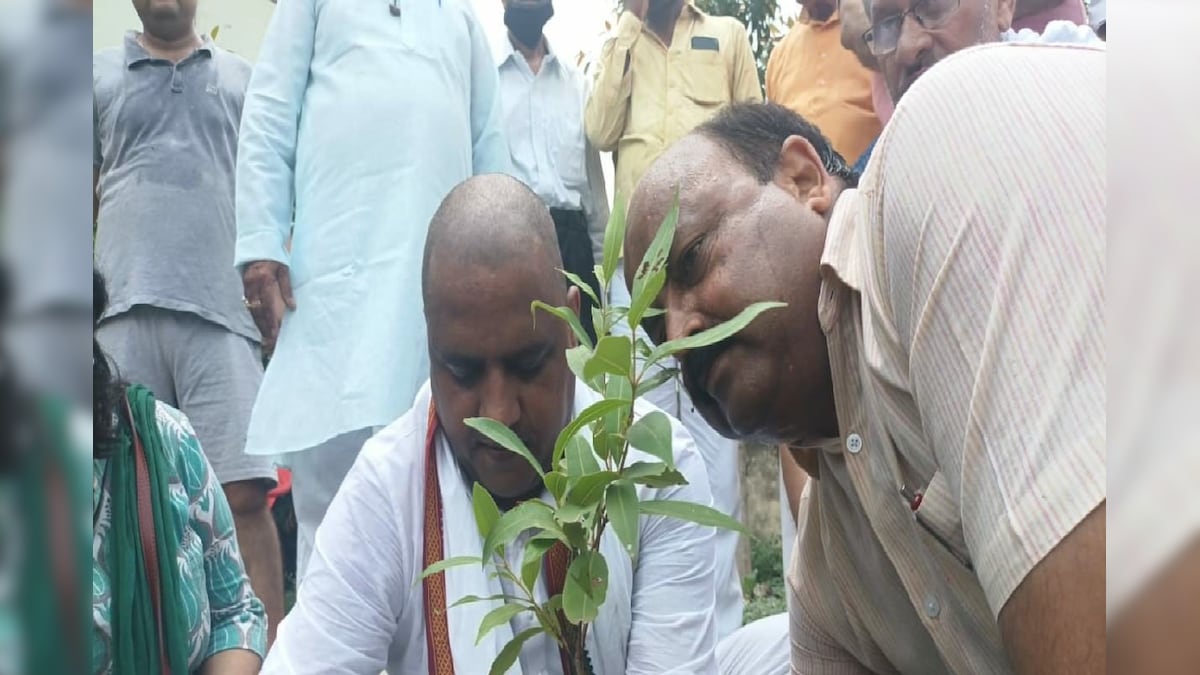 अनोखी पहल: पिता की तेरहवीं पर बेटे ने उनकी उम्र के बराबर लगाए पौधे जानें क्‍या है मकसद