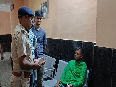 बिहार के मधेपुरा में अपराधियों की गोली से जख्मी हुआ दारोगा