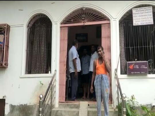 सीतामढ़ी में डकैती की घटना के बाद जमा भीड़