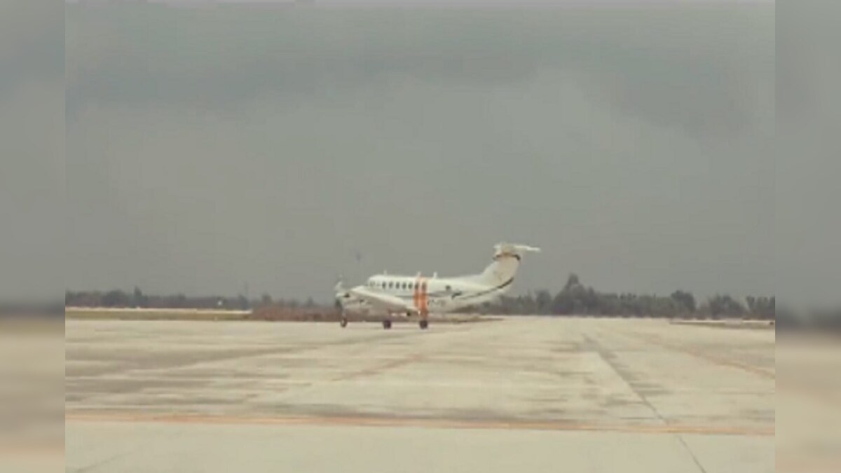 ईटानगर के पहले एयरपोर्ट पर विमान की पहली टेस्ट लैंडिंग सीएम पेमा खांडू ने ऐसे किया खुशी का इजहार देखें वीडियो