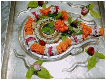 कानपुर के आनंदेश्वर मंदिर में सावन के पहले सोमवार को उमड़ी भक्तों की भीड़