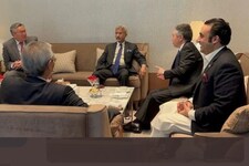SCO: भारत-पाक के विदेश मंत्री एक टेबल पर, शरीफ सरकार बनने के बाद पहला मौका