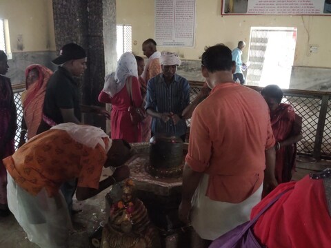 मथुरा में स्थित चिंताहरण महादेव मंदिर की काफी मान्‍यता है. 