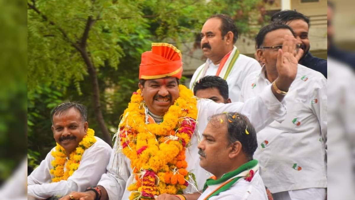 एमपी: इंदौर में कांग्रेस प्रत्याशी खुद के खर्चे से बनवाएंगे 5 फ्लाईओवर, बीजेपी ने कसा तंज